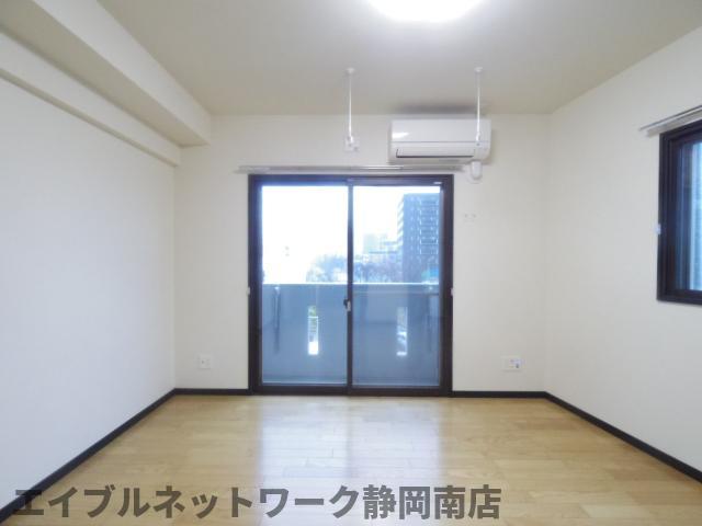 その他設備　ゆったり過ごせる居間です