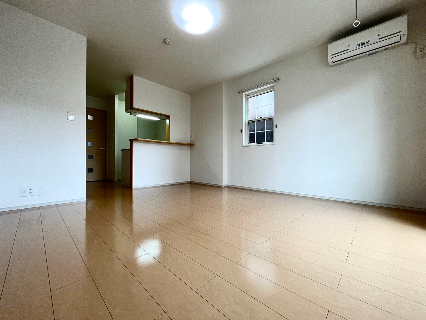 居室・リビング　※同物件別部屋の参考写真・現況優先