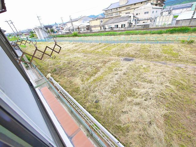 バルコニー　お洗濯にも便利なバルコニー付き