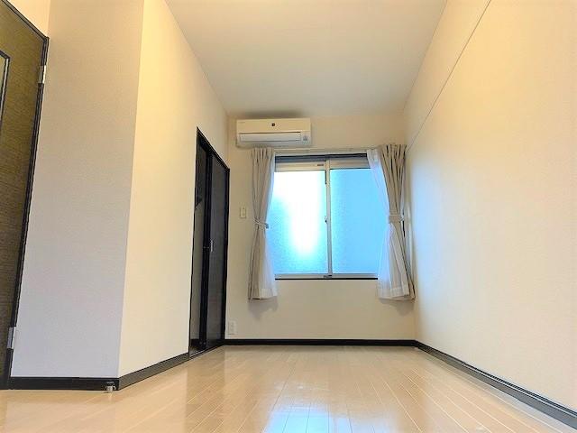 居室・リビング　１Fはフローリング仕様・２Ｆはカーペット仕様になります。