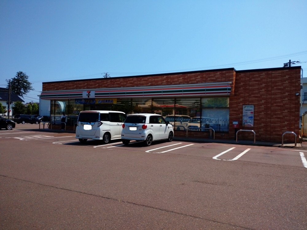 コンビニ　セブンイレブン上越北城店（コンビニ）まで838m