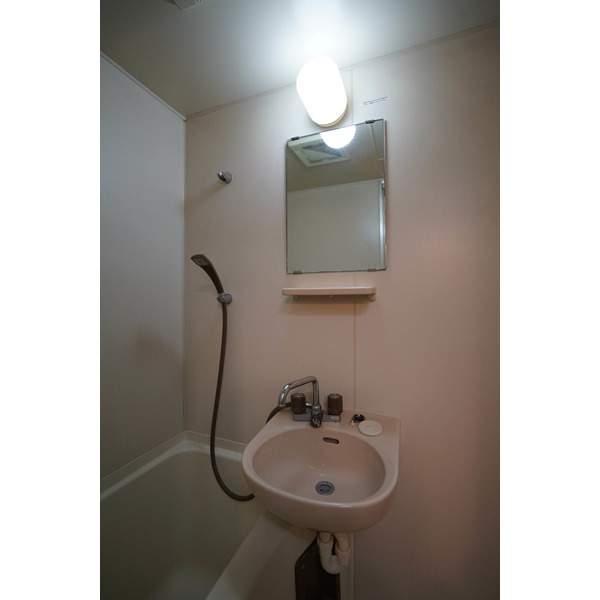 洗面設備　同じ建物の別なお部屋