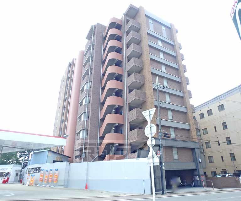京都市下京区御影堂町のマンションの建物外観