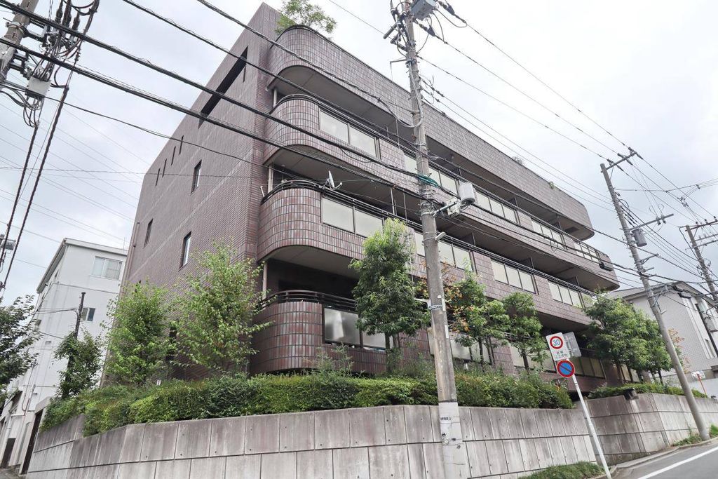 横浜市青葉区美しが丘のマンションの建物外観