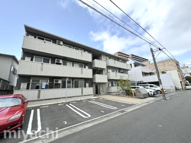 徳島市佐古六番町のマンションの建物外観