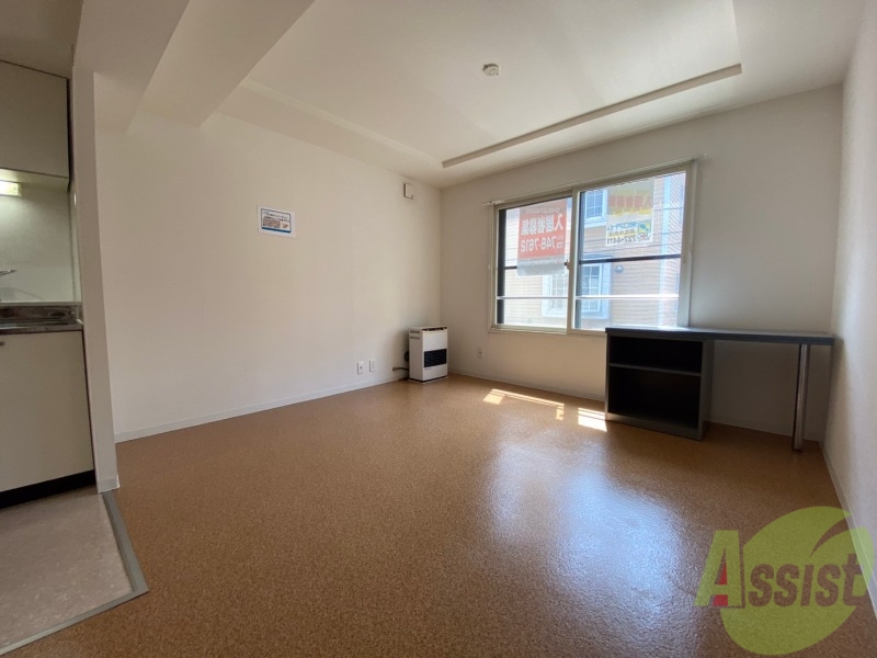 居室・リビング　リビングです。木目のフローリングが落ち着きますね。