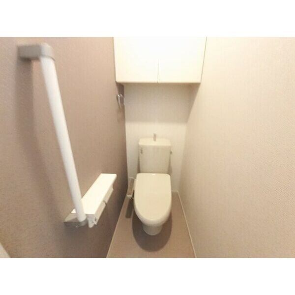 【姫路市御立中のアパートのトイレ】