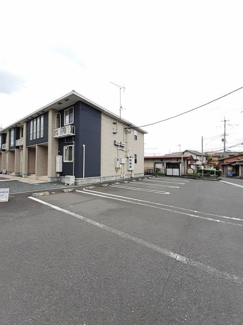 【津山市上河原のアパートの駐車場】