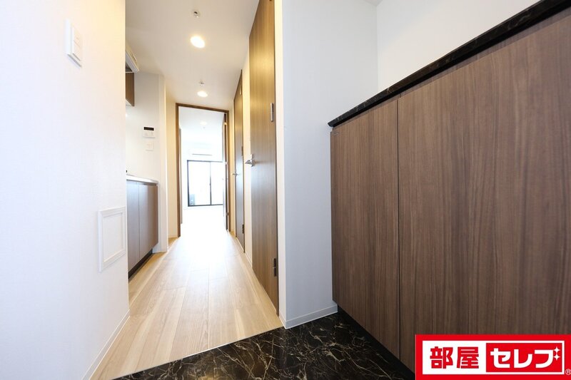 【S-RESIDENCE鶴舞駅前の玄関】