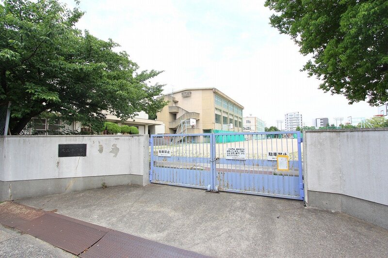 【S-RESIDENCE鶴舞駅前の中学校】