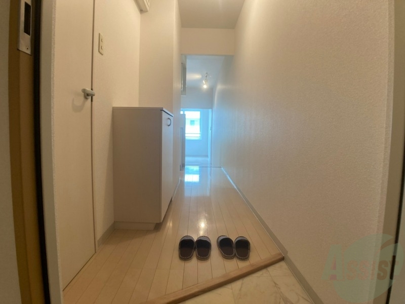 玄関　玄関の様子です。明るい印象ですね。気分もあがりそう。