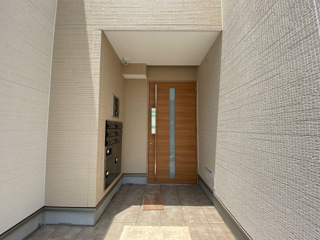 【GRANDTIC RESIDENCE湊川公園のエントランス】