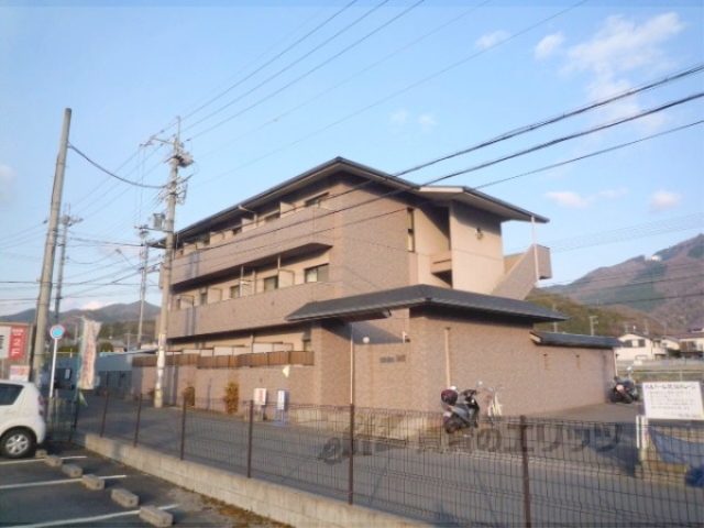 京都市左京区上高野車地町のマンションの建物外観