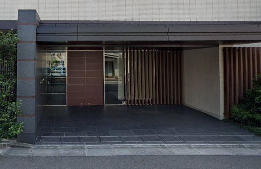 【大田区北嶺町のマンションのエントランス】