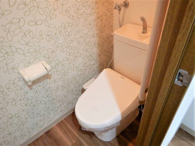トイレ　トイレには人気のウォシュレットが設置されています。