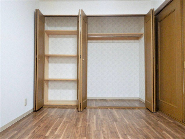 収納　壁一面のクローゼット付きです！