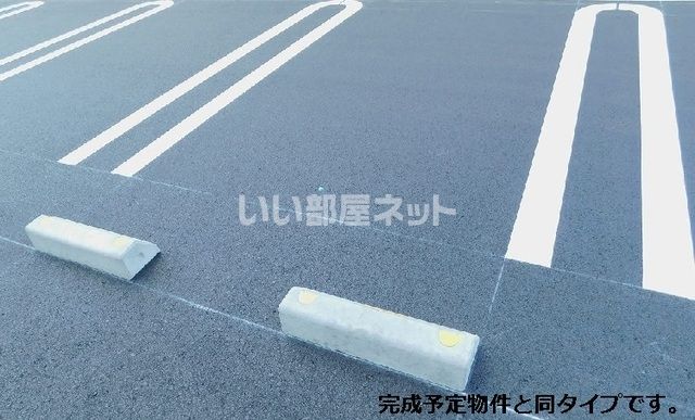 【土浦市上高津のアパートの駐車場】