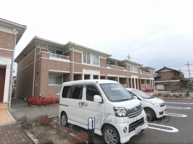 東近江市五個荘竜田町のアパートの建物外観