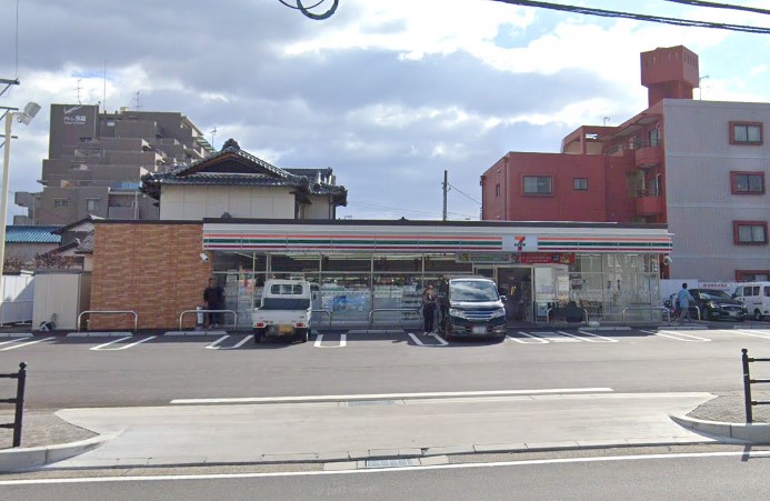 コンビニ　セブンイレブン 弥富市役所前店（コンビニ）まで84m