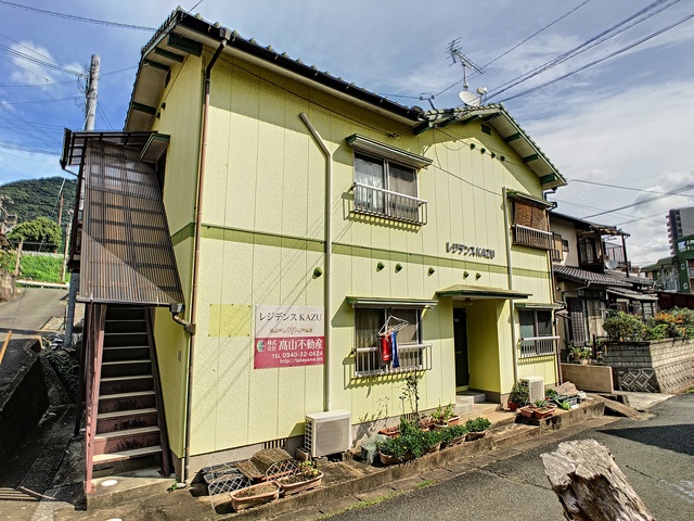 【宗像市赤間のアパートの建物外観】