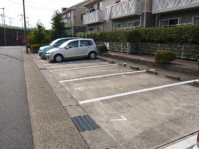 【サンモール喜惣治の駐車場】