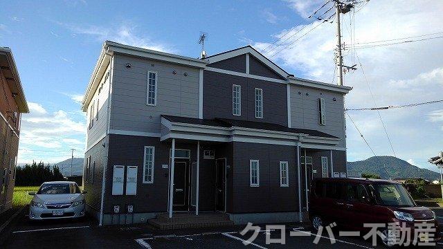 仲多度郡多度津町大字葛原のアパートの建物外観