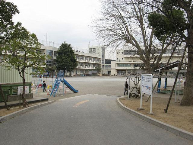 【サンウッド市川真間グリーンヒルズF棟の小学校】