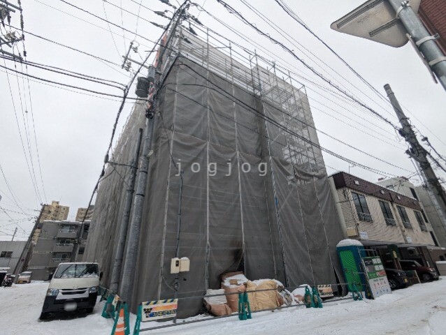 【札幌市中央区南四条西のマンションの建物外観】