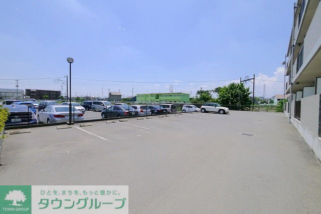 【川越市田町のマンションの駐車場】