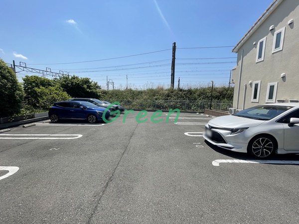 【茅ヶ崎市中島のアパートの駐車場】