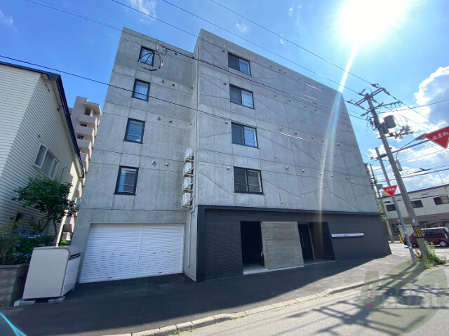 札幌市中央区北九条西のマンションの建物外観