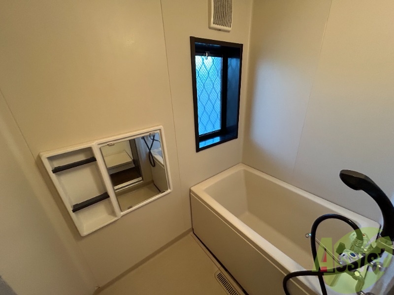 バス・シャワールーム　浴室は狭すぎず、シャワーも浴びやすそうです。