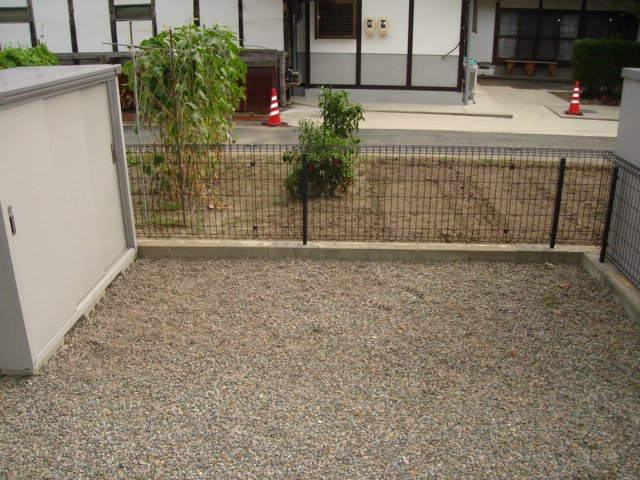 その他　専用庭（物置付）