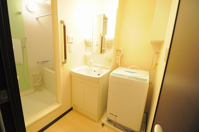 洗面設備　写真は別号室のものです。