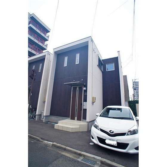 建物外観　２０２０年２月完成の戸建て築浅物件です