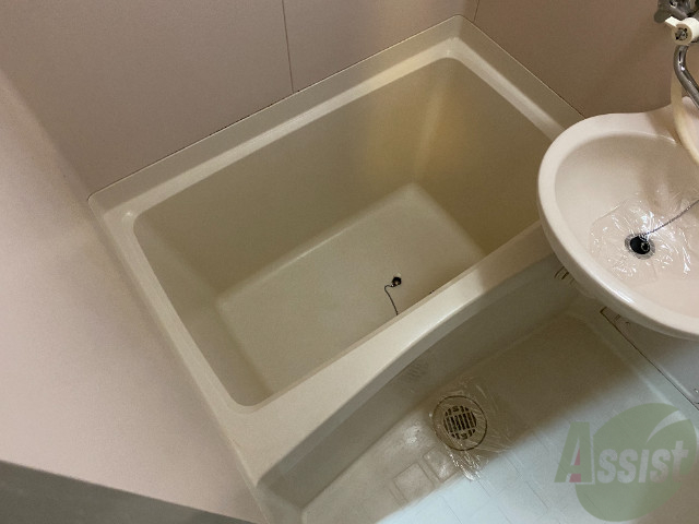 バス・シャワールーム　ゆっくり入浴出来そうな大きめの浴槽ですね。