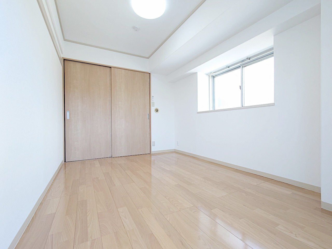 その他部屋・スペース　居室、バルコニー側から視点