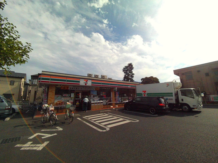 コンビニ　セブンイレブン（コンビニ）まで739m
