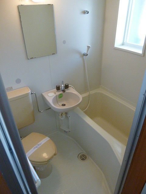 バス・シャワールーム　102号室のお部屋です