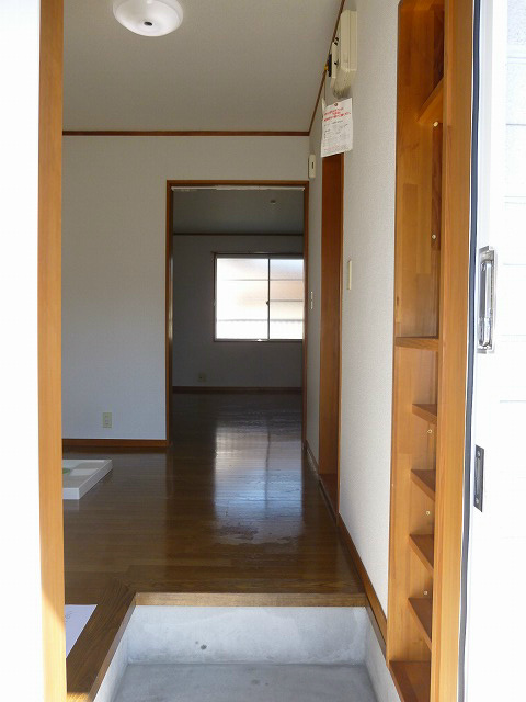 玄関　102号室のお部屋です