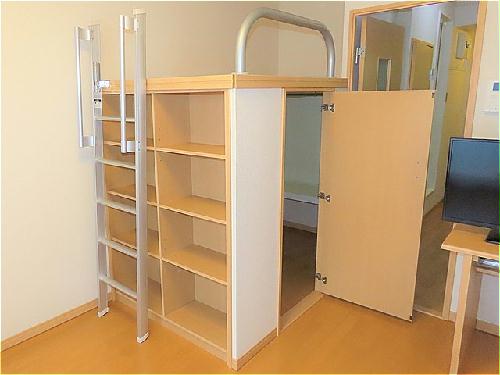 収納　本棚、ベッド下収納あり