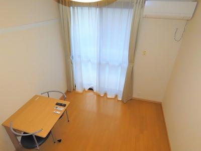 居室・リビング　ベッド上からのアングルです