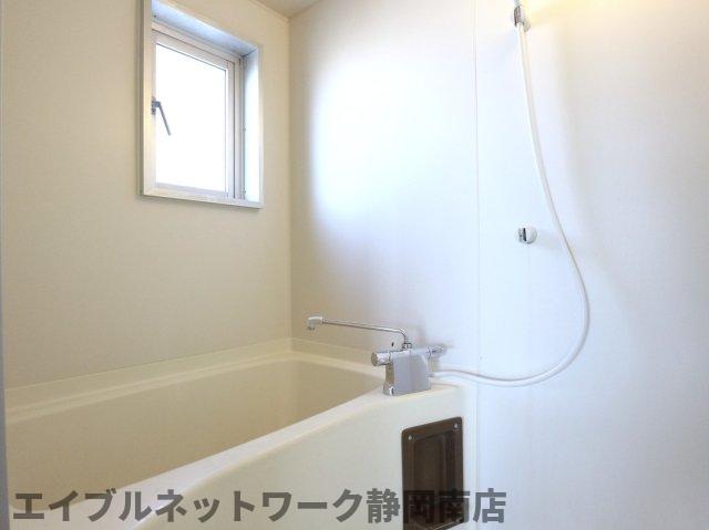 バス・シャワールーム　落ち着いた空間のお風呂です