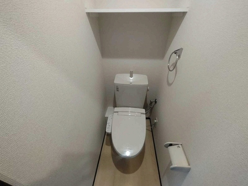 トイレ　温水洗浄便座です。