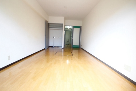 居室・リビング　※他号室の写真です。