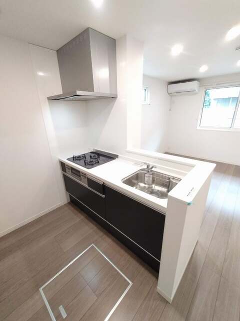 キッチン　建築中の写真となります。