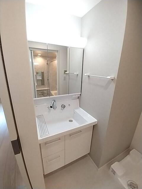 洗面設備　建築中の写真となります。