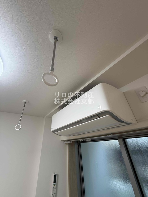 その他設備　室内物干し用金具付！日中の外出や雨の日のお洗濯に便利☆