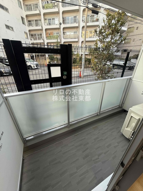 バルコニー　バルコニーがあるので洗濯物を太陽の下で干すことができます♪