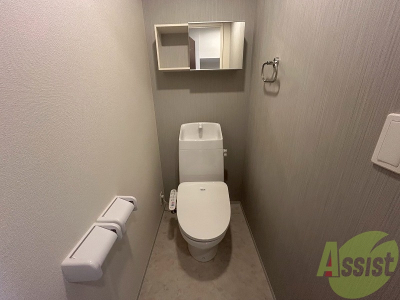 トイレ　トイレはこちらのウォシュレット付きになりますね。